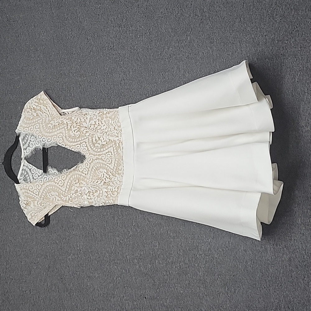 Luxxel Women's Dress White & Cream Size M Full Weighted Skirt
